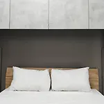 Skyhaus Apartment *