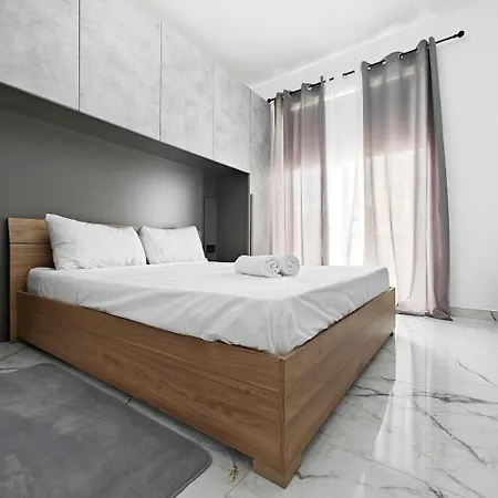 Skyhaus Apartment *