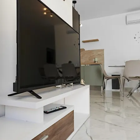 Skyhaus Apartment